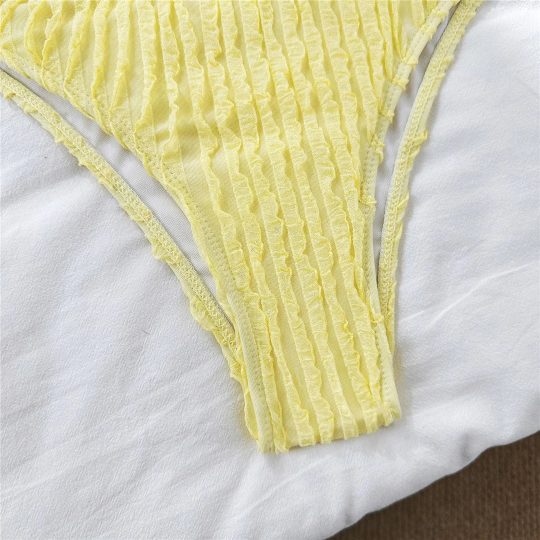 Dwuczęściowy strój kąpielowy z klasycznymi majtkami