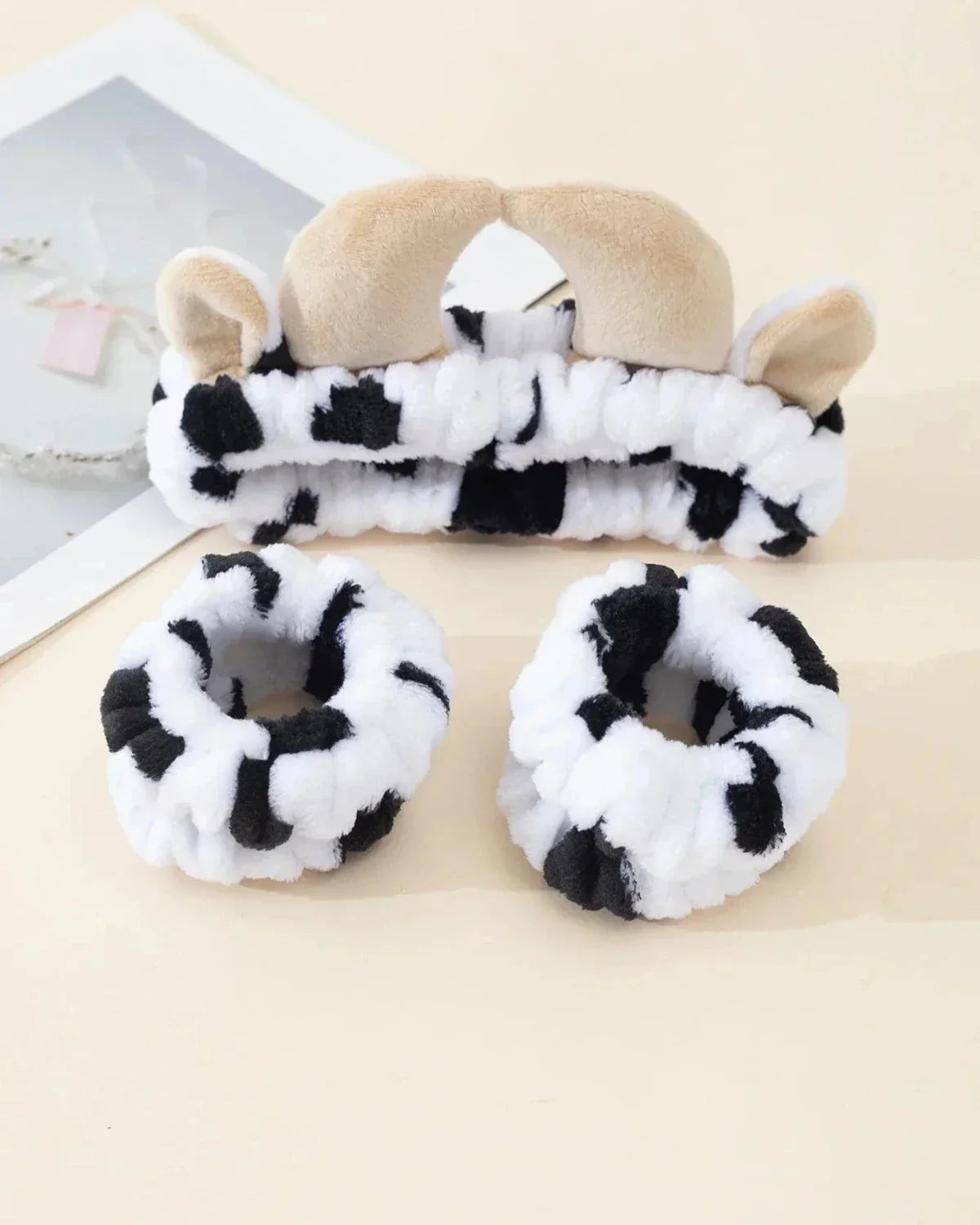 Puchata opaska na głowę z motywem krówki