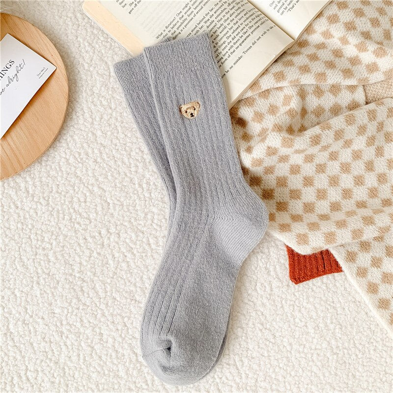 Prążkowane skarpety damskie z misiem