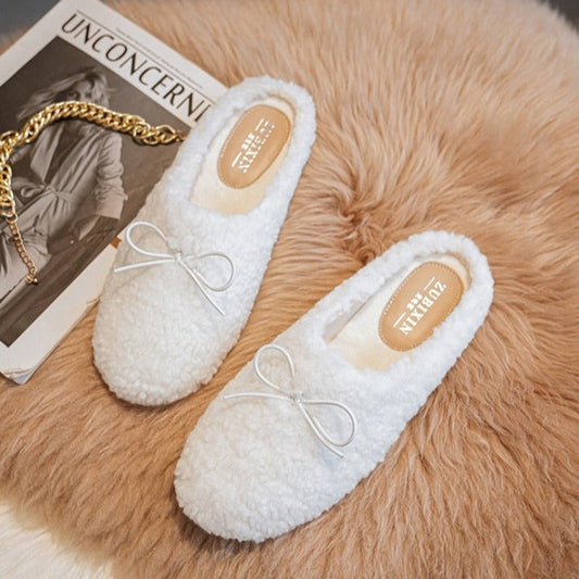 Ciepłe futrzane kapcie z kokardką