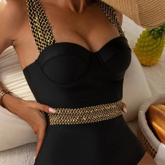 Klasyczny jednoczęściowy strój kąpielowy ze złotym zdobieniem